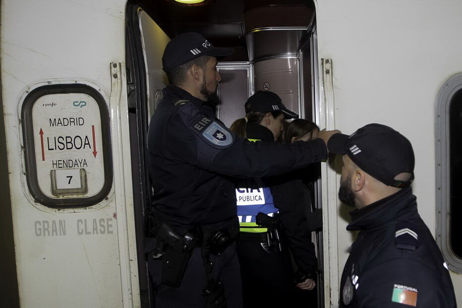 Ativista Greta Thunberg parte de comboio de Lisboa rumo a Madrid