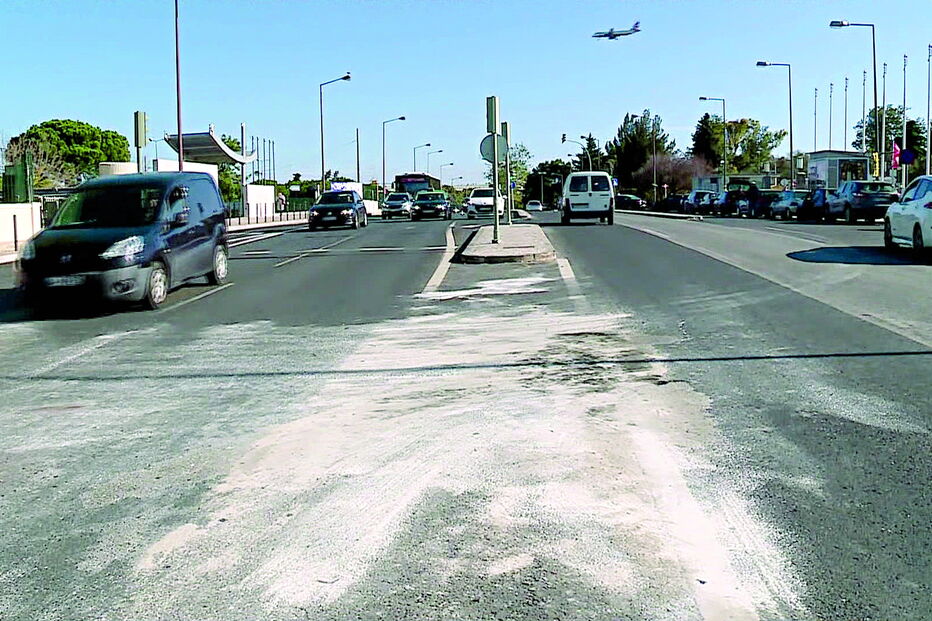 Violência do embate ocorrido em frente ao Hospital de Santa Maria deixou marcas no local 