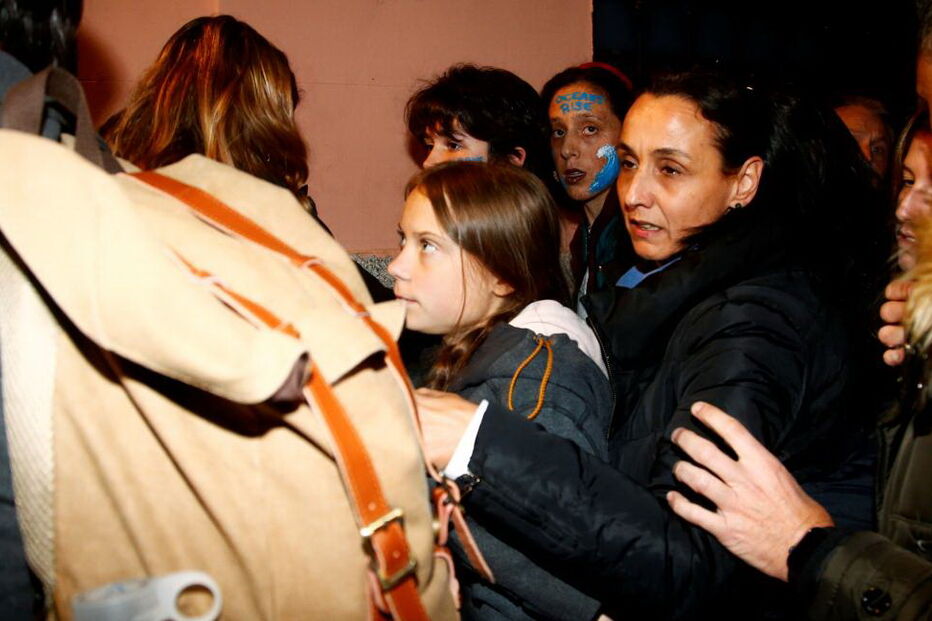 Greta Thunberg junta-se a milhares de manifestantes na Marcha pelo Clima em Madrid