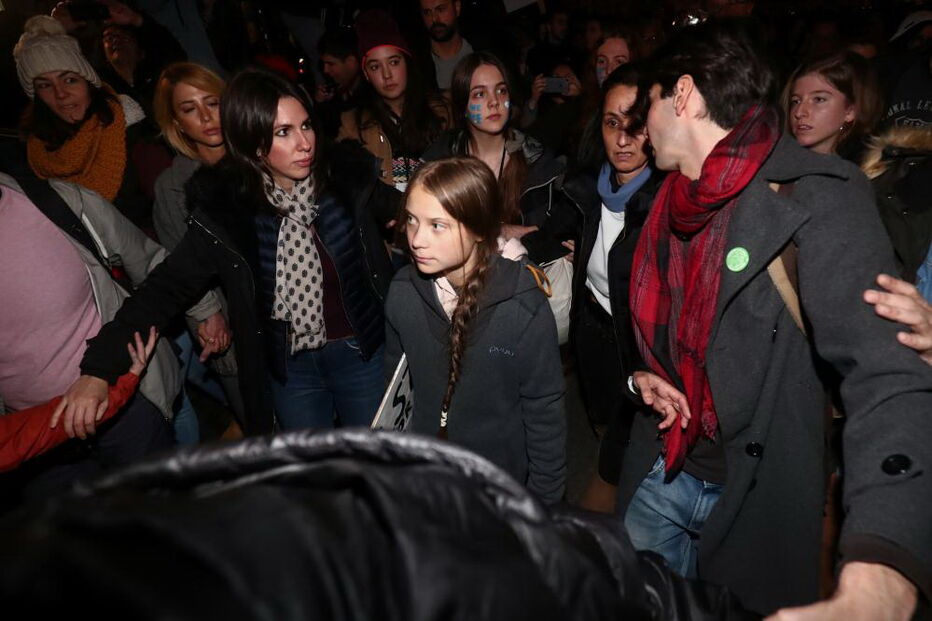 Greta Thunberg junta-se a milhares de manifestantes na Marcha pelo Clima em Madrid