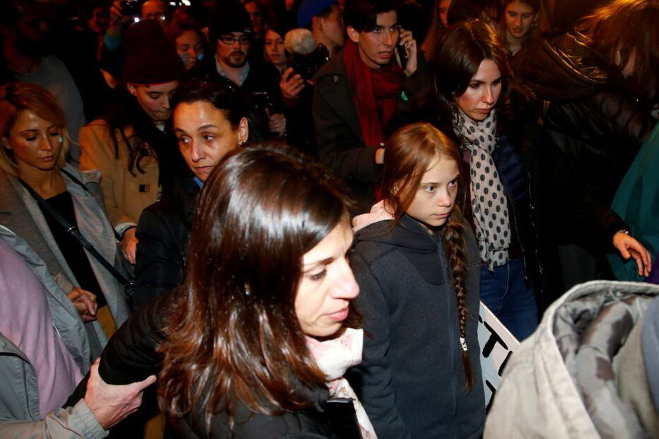 Greta Thunberg junta-se a milhares de manifestantes na Marcha pelo Clima em Madrid