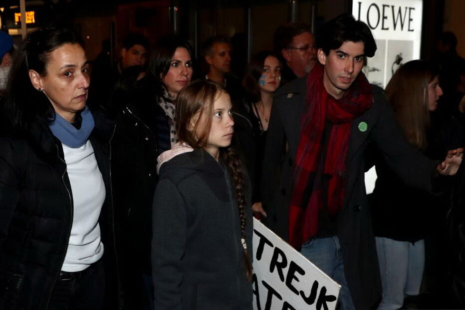 Greta Thunberg junta-se a milhares de manifestantes na Marcha pelo Clima em Madrid