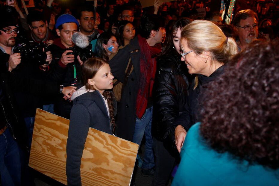 Greta Thunberg junta-se a milhares de manifestantes na Marcha pelo Clima em Madrid