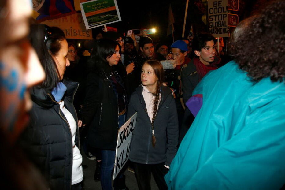 Greta Thunberg junta-se a milhares de manifestantes na Marcha pelo Clima em Madrid