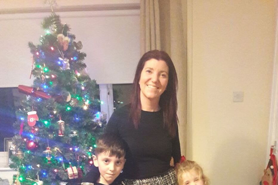 Isla Wilkinson com a mãe e o irmão