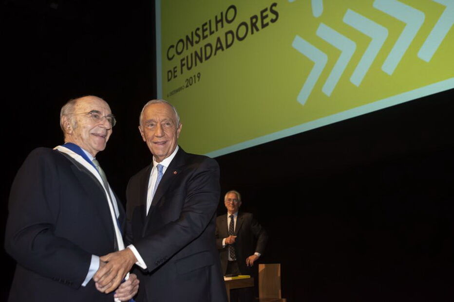Marcelo condecora primeiro presidente da Fundação Serralves com Ordem do Infante D. Henrique