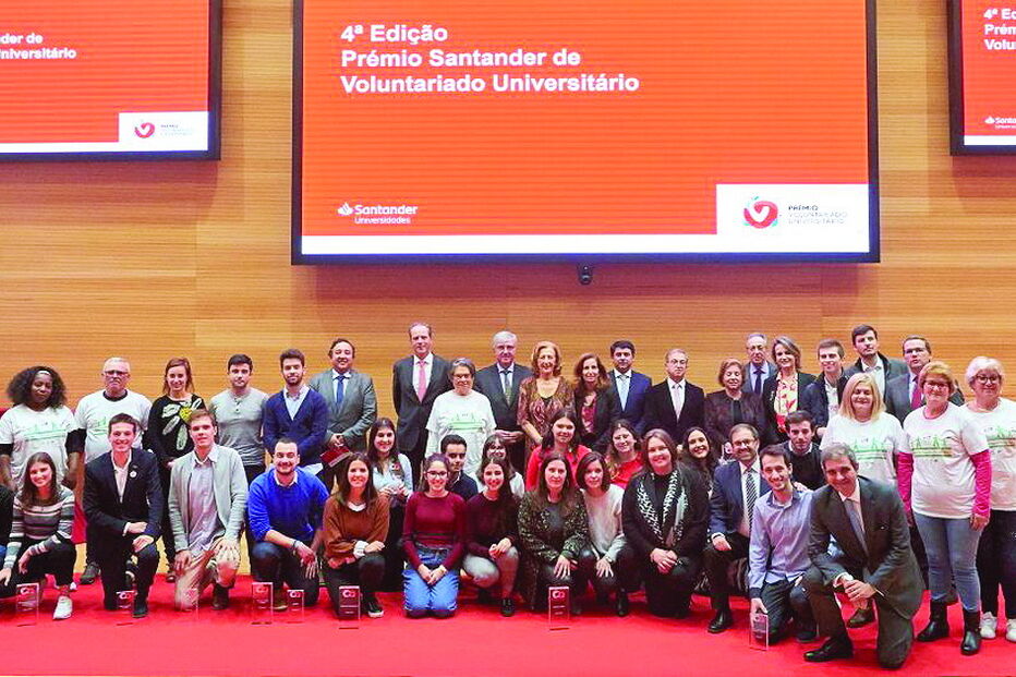 Os vários elementos dos projetos vencedores dos Prémios Voluntariado Universitário 2019
