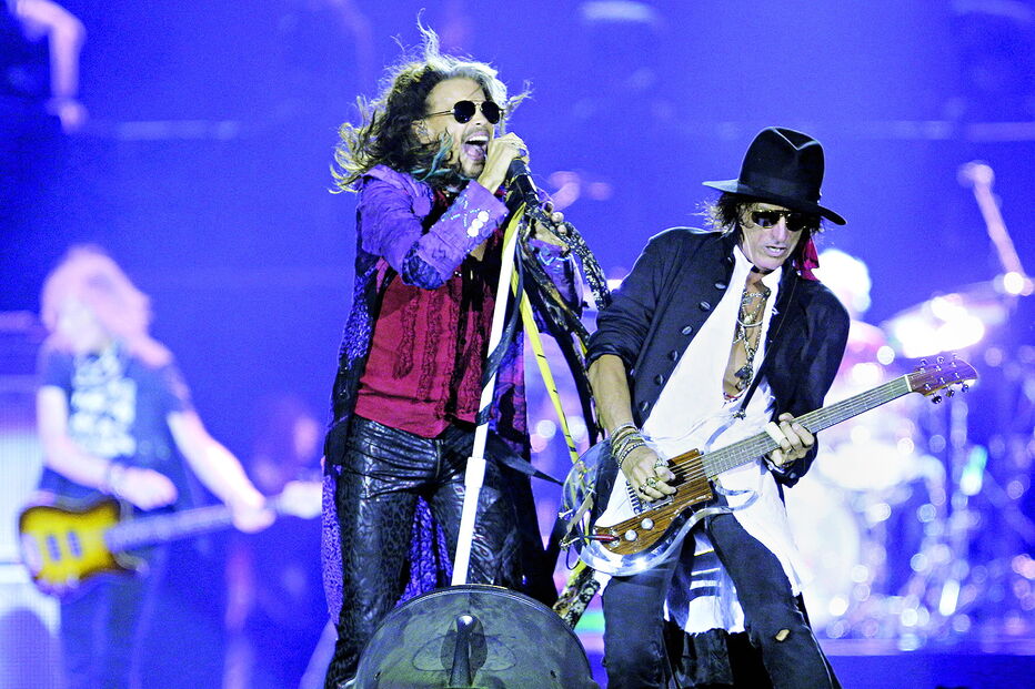 Os Aerosmith formaram-se em 1970 após Steven Tyler e Joe Perry terem decidido fundir as bandas em que tocavam 