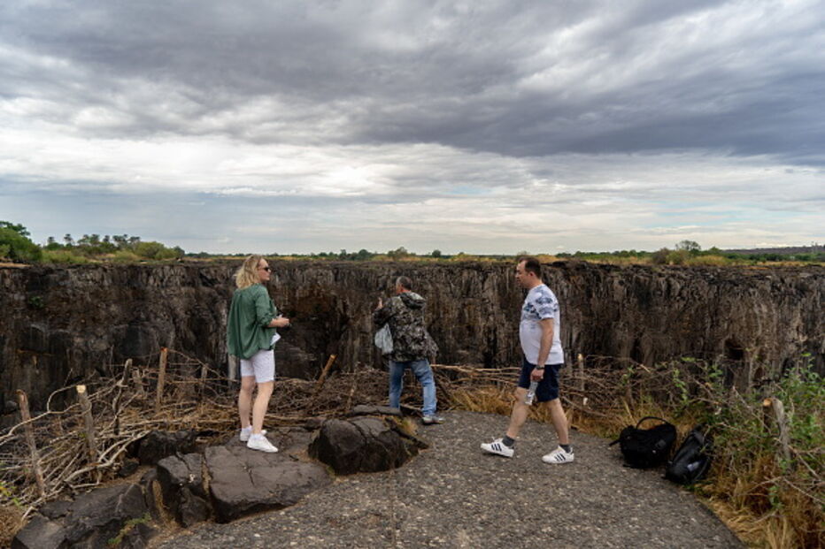 As cataratas 'Victoria Falls' estão quase sem água. Maior seca do século ameaça uma das maiores atrações turísticas africanas
