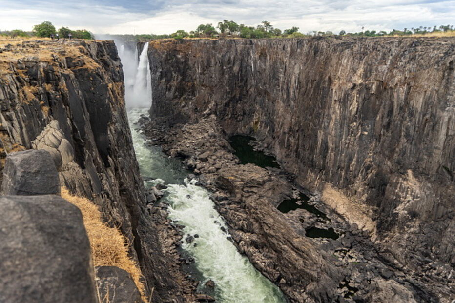 As cataratas 'Victoria Falls' estão quase sem água. Maior seca do século ameaça uma das maiores atrações turísticas africanas