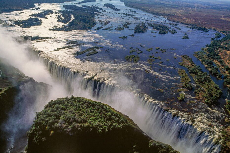 As cataratas 'Victoria Falls' estão quase sem água. Maior seca do século ameaça uma das maiores atrações turísticas africanas