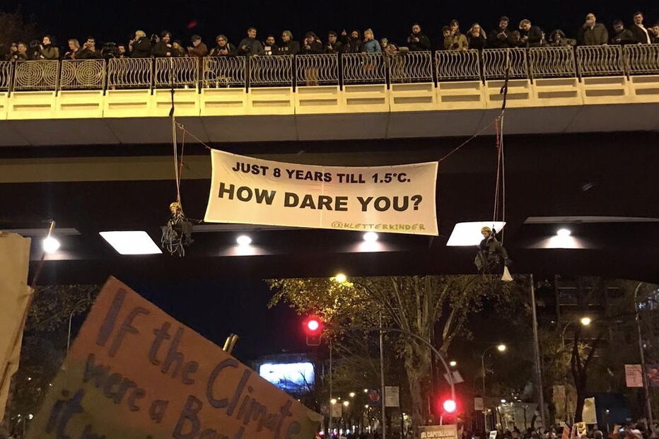 Ativista alemão identificado ao colocar filhos menores suspensos numa ponte em defesa do clima
