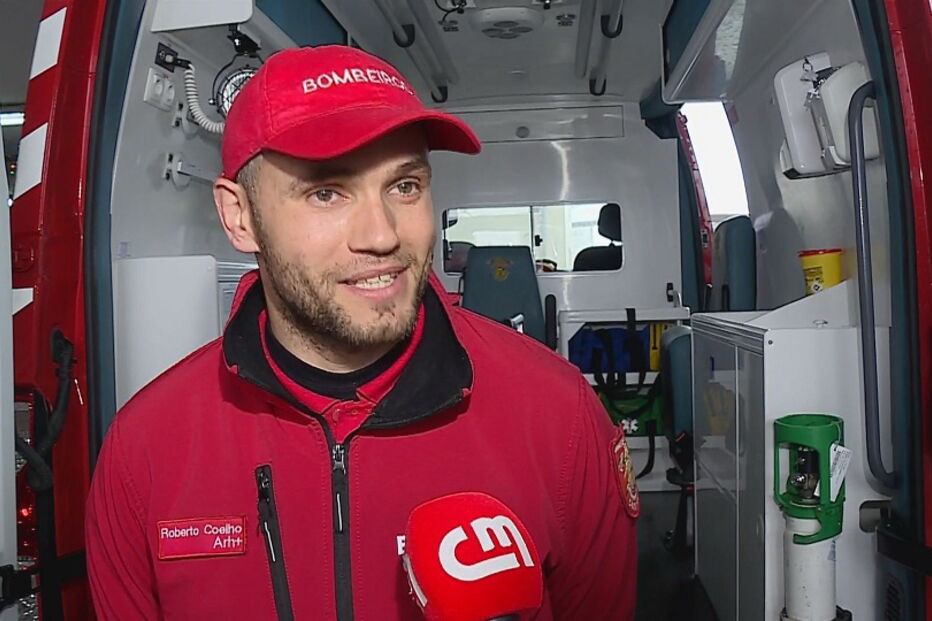 Bebé nasce dentro de ambulância no quartel de bombeiros em Vila Nova de Gaia