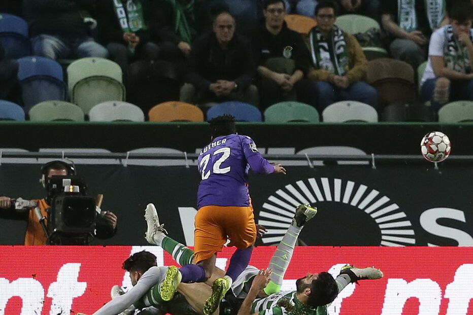 Luís Neto sofre fratura na grelha costal com pneumotórax e tem de ficar internado