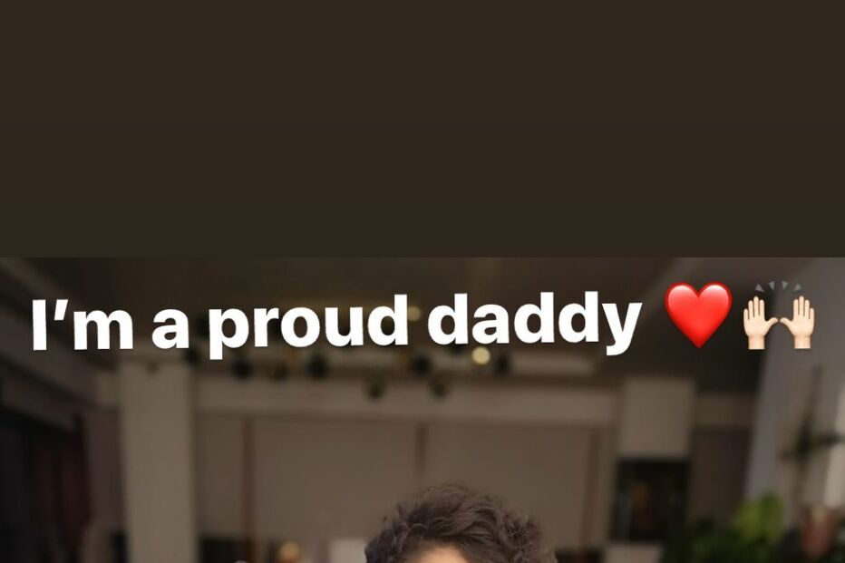 Cristianinho com um troféu