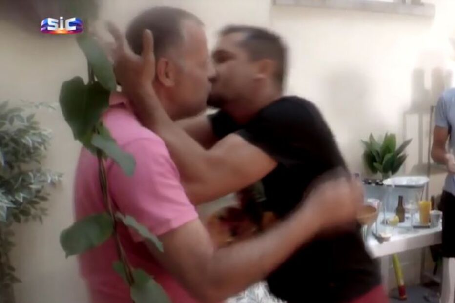 Pedro deu um beijo a Hugo