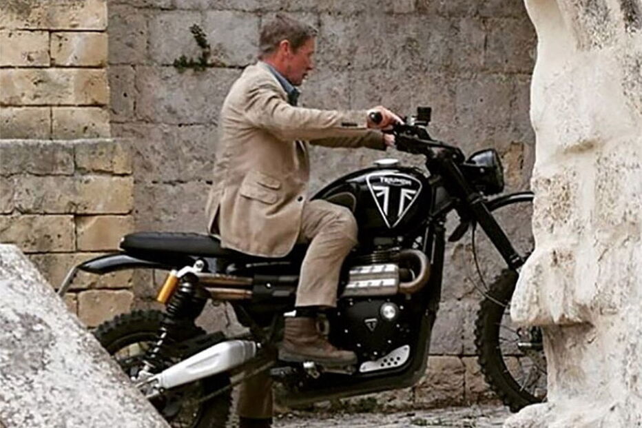 2019-12-09_17_14_11 new-triumph-tiger-900-set-to-star-in-new-bond-film-5.jpg