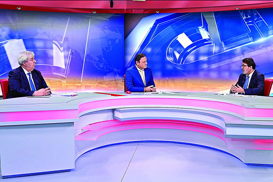 Menezes Leitão (esq.) debateu com Guilherme Figueiredo (dir.) na CMTV, com moderação de José Carlos Castro 