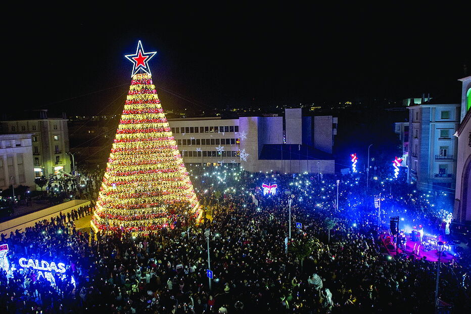 O programa de Natal nas Caldas da Rainha começou a 16 de novembro. Milhares de pessoas assistiram ao acender de mais de 4 milhões de luzes natalícias.