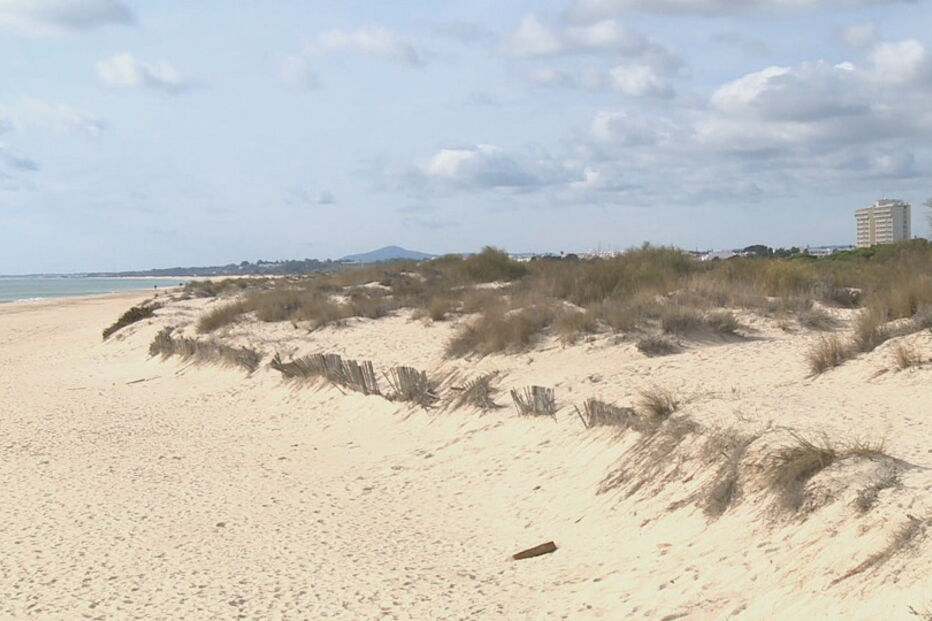 Polícia Marítima apanha oito jovens migrantes no areal de Monte Gordo