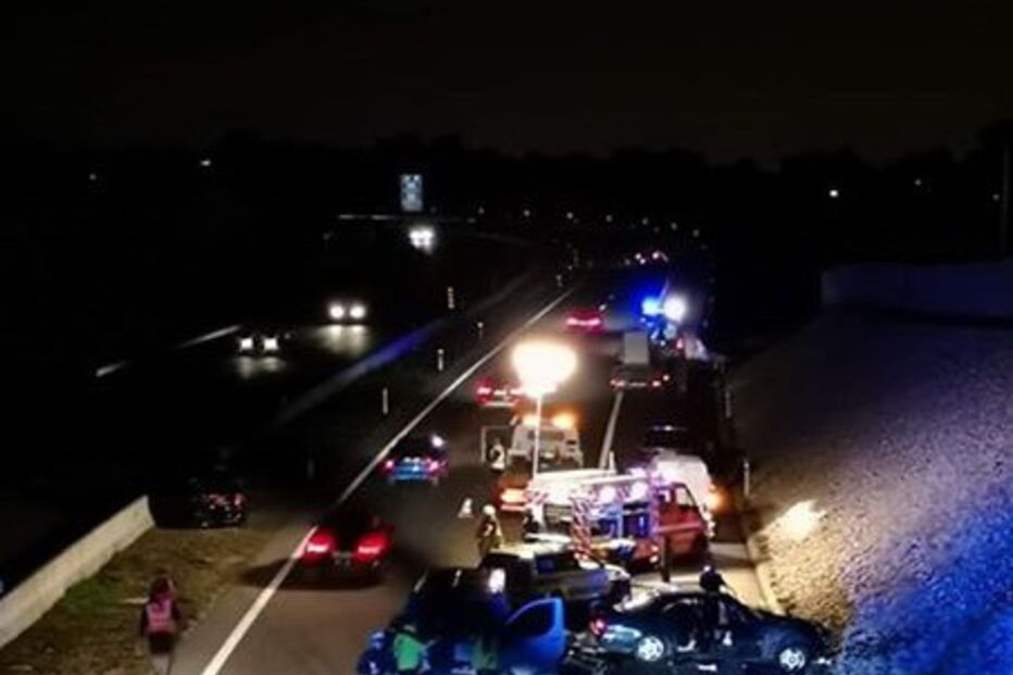 Quatro feridos em colisão entre dois carros na A33 no Barreiro