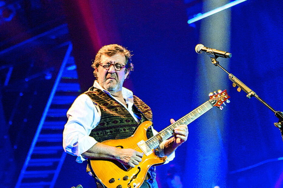 Rui Veloso dá um concerto de natal este sábado no Pavilhão Rosa Mota, no Porto, numa noite que promete reunir famílias em torno de canções que são intemporais