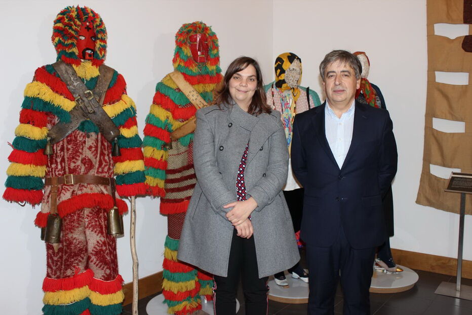 A coordenadora técnica da candidatura dos Caretos de Podence e o presidente da Associação de Caretos de Podence 