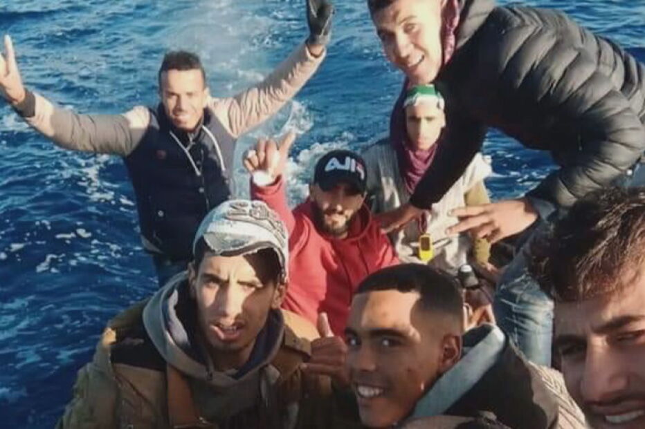 Grupo de migrantes que desembarcou em Monte Gordo