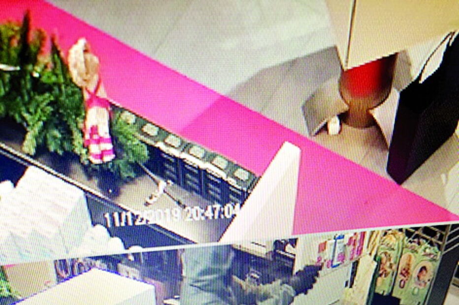 Ameaçou clientes e funcionários com recurso a uma arma de fogo  