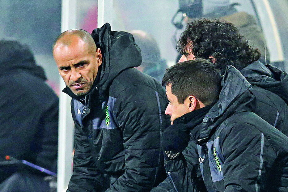 Jorge Silas escolheu seis jogadores da formação para a equipa titular no duelo frente ao LASK Linz  