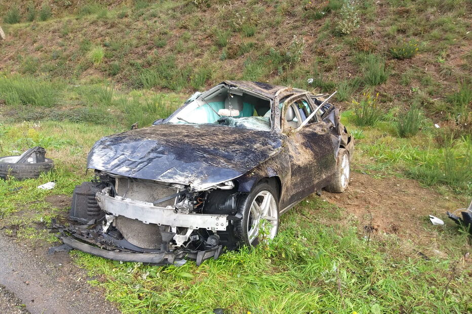 Despiste seguido de capotamento fere idoso em Espinho