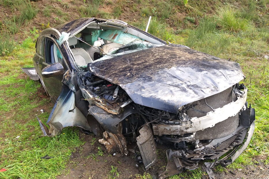 Despiste seguido de capotamento fere idoso em Espinho