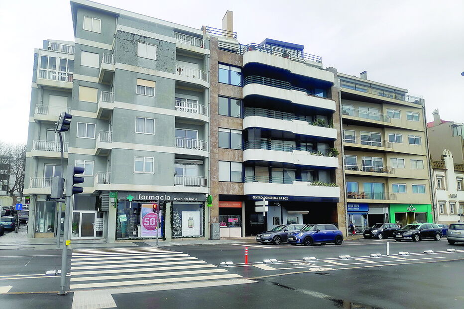 Dois homens atingidos a tiro à porta de discoteca em Porto