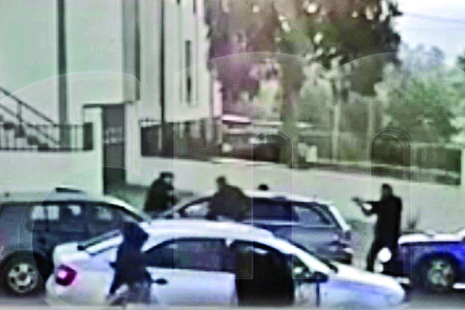 Momento em que o duplo homicida Joaquim Almeida, de 48 anos, foi detido por inspetores da Polícia Judiciária, após ter estado nove dias em fuga. Foi apanhado em Varziela, Felgueiras