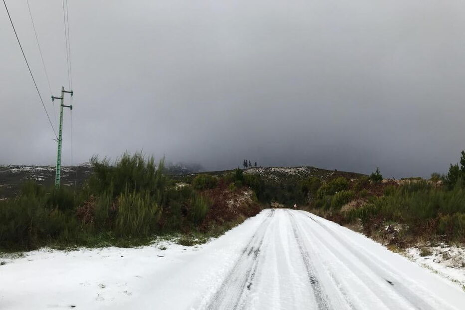 Neve pinta de branco Pico Ruivo na Madeira
