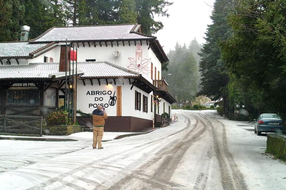 Neve pinta de branco Pico Ruivo na Madeira