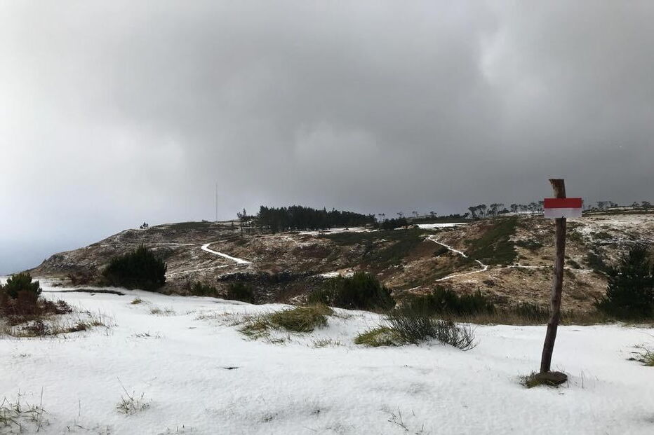 Neve pinta de branco Pico Ruivo na Madeira