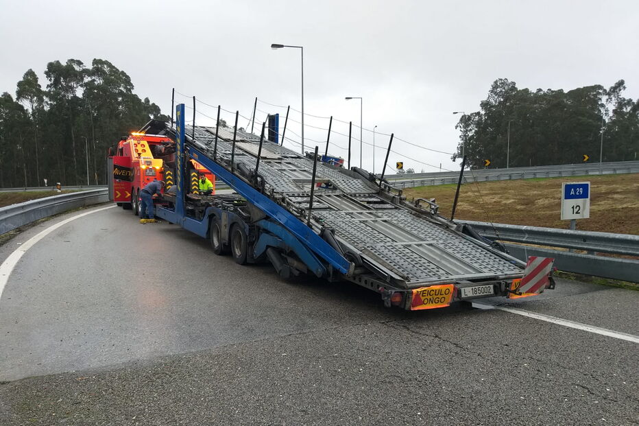Despiste com camião corta A29 em Estarreja no sentido Porto-Aveiro