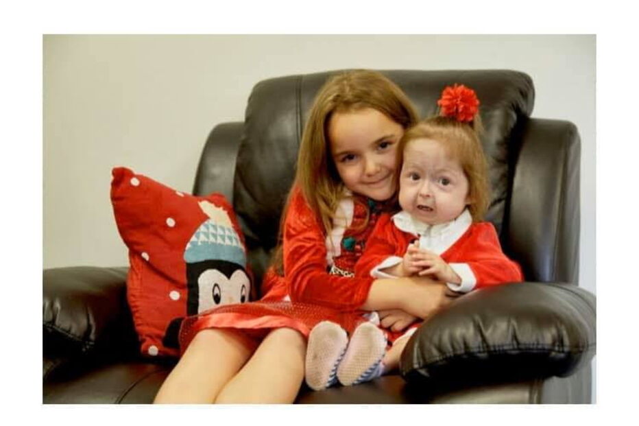 Isla Kilpatrick-Screaton com a irmã mais velha