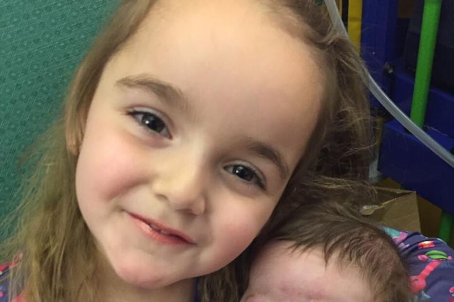 Isla Kilpatrick-Screaton com a irmã mais velha