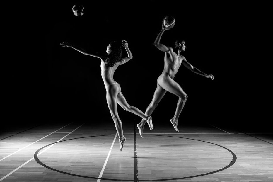 Alunos da Universidade do Minho posam nus em calendário solidário