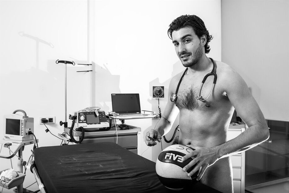 Alunos da Universidade do Minho posam nus em calendário solidário