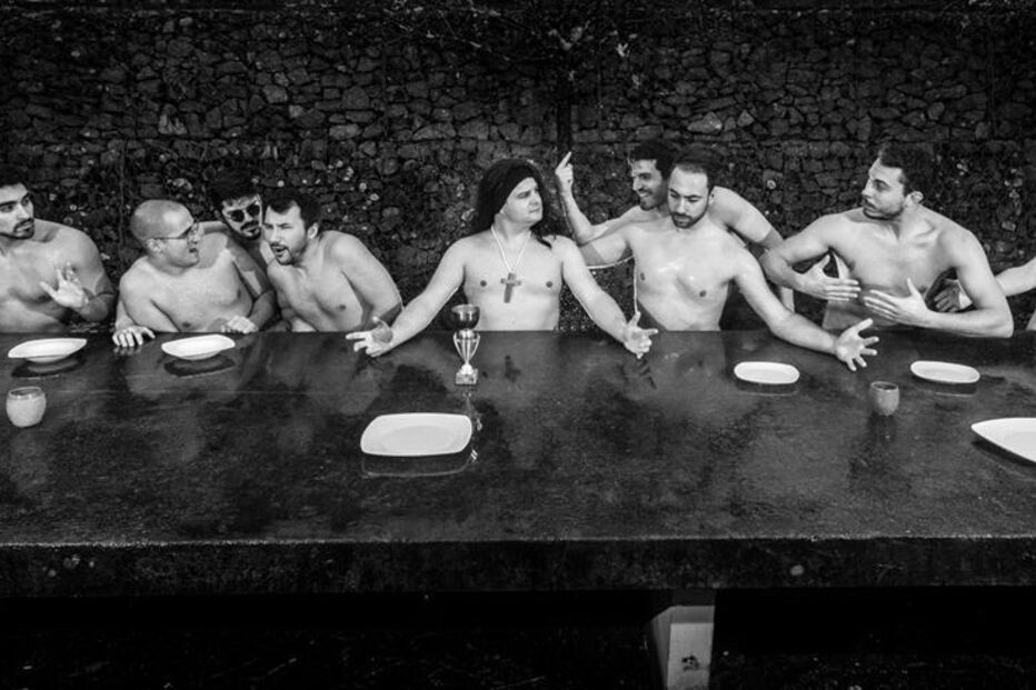 Alunos da Universidade do Minho posam nus em calendário solidário