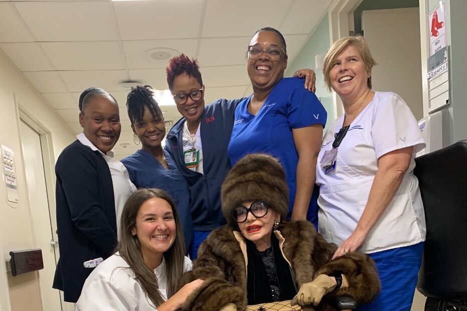 Betty Grafstein sai do hospital