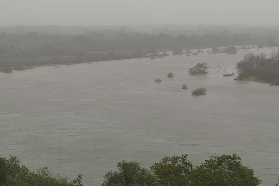 Rio Zêzere em Constância galgou as margens