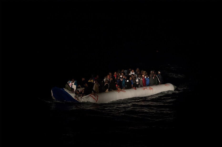 Navio humanitário salva 112 migrantes no Mediterrâneo. Três grávidas entre os resgatados
