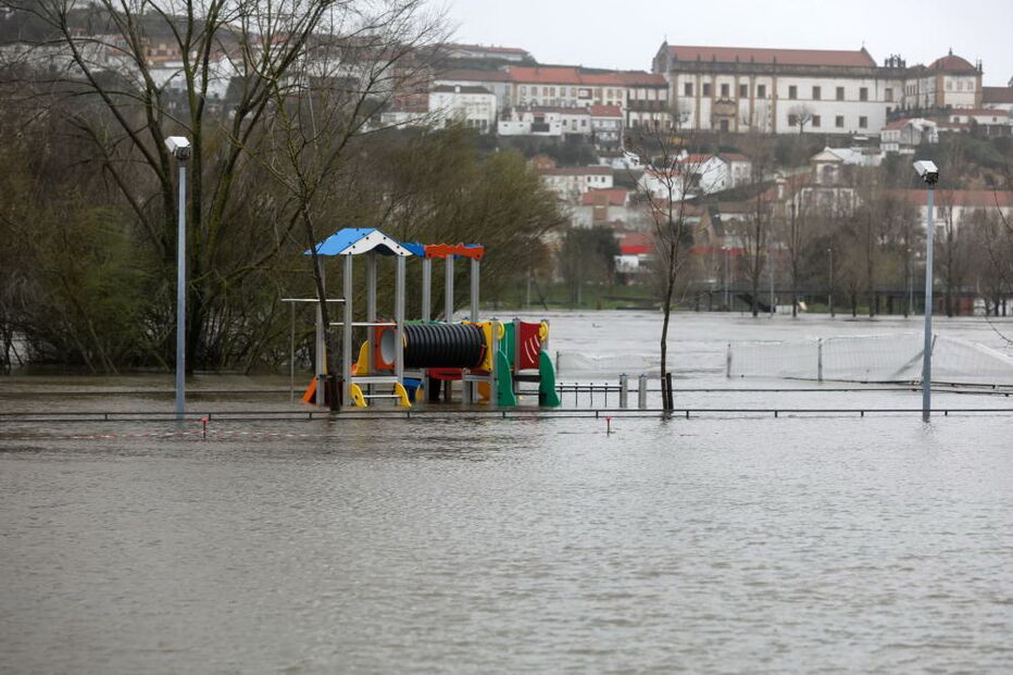 Cheias provocadas pela subida da água do rio Ceira, em Ceira, em Coimbra