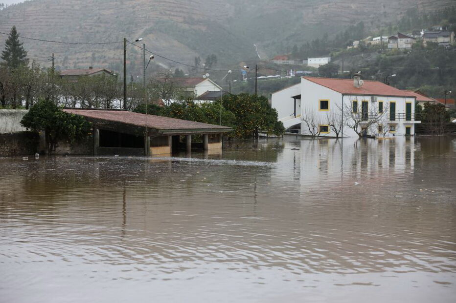 Cheias provocadas pela subida da água do rio Ceira, em Ceira, em Coimbra