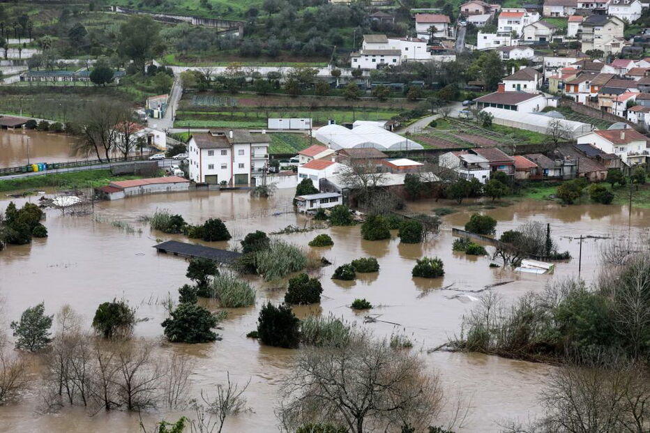 Cheias provocadas pela subida da água do rio Ceira, em Ceira, em Coimbra