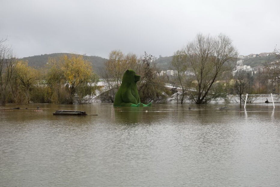 O parque verde do Mondego coberto de água devido à subida da água do rio Mondego, provocada pela chuva e mau tempo, em Coimbra